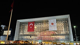 Yeni Atatürk Mədəniyyət Mərkəzinin gecə görünüşü
