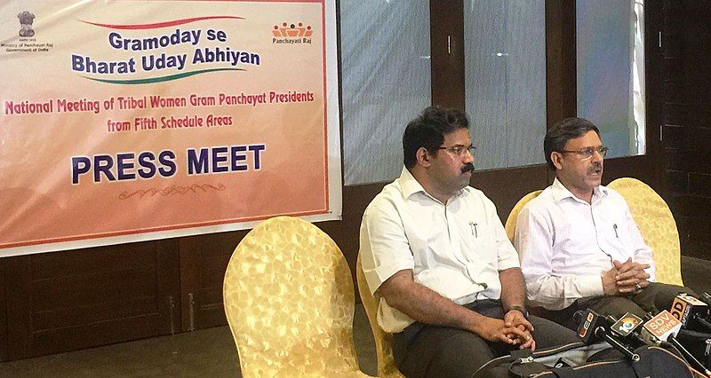 File:The Additional Secretary, Ministry of Panchayat Raj, Shri A.K. Goel addressing the press in connection with the 'National Meeting of Tribal Women Gram Panchayat Presidents from Fifth Schedule Areas', at Vijayawada.jpg