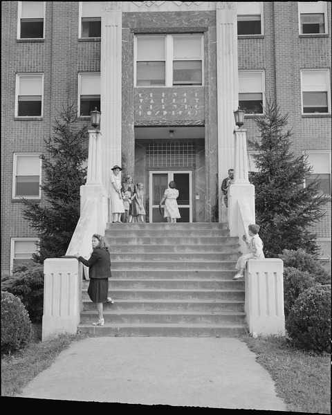 File:The Clinch Valley Clinic Hospital opened in 1938, 75 percent of its patients are miners and their families.... - NARA - 541089.tif