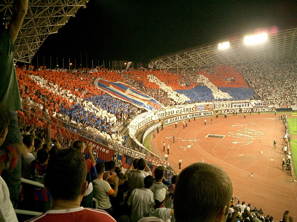 File:Flares during Hajduk Split - Dinamo Zagreb derby.jpg - Wikipedia