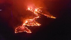 El volcán Nyirangongo, uno de los más activos de la región de los Grandes Lagos, entró en erupción el sábado 22 de mayo, provocando el desplazamiento de poblaciones que temían por su seguridad (51228861853) .jpg