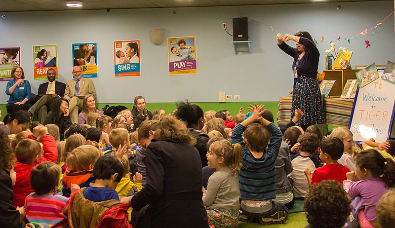 File:Tiger Story Time at the Library (17410800041).jpg