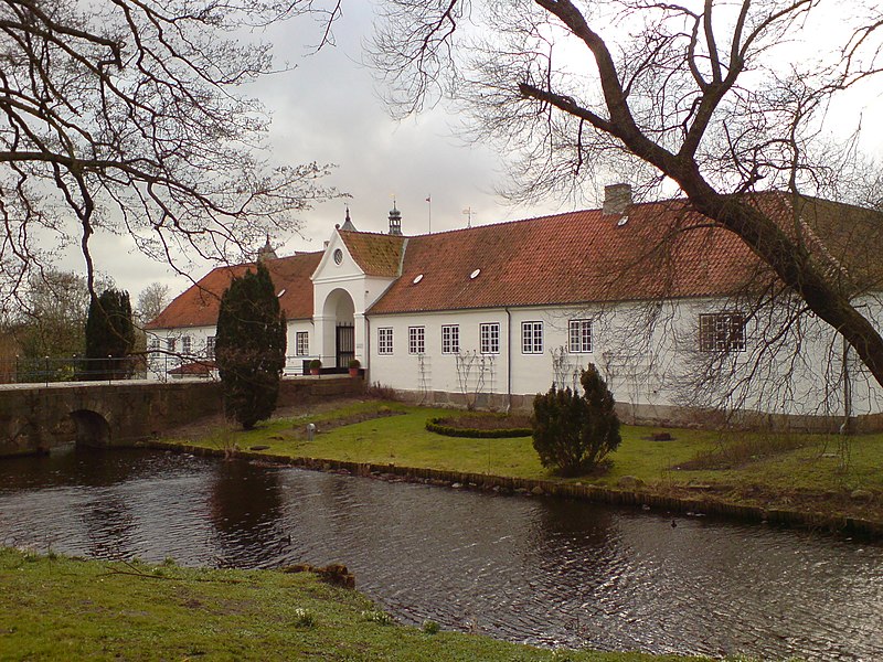 File:Torhaus Glücksburg.JPG