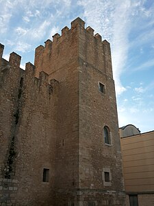 Tour carrée au nord-ouest.