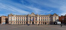 Toulouse's city hall, the Capitole de Toulouse, and the square of the same name with the Occitan cross designed by Raymond Moretti on the ground Toulouse capitole bis.jpg