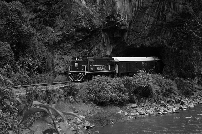 File:Train and Tunnel.jpg