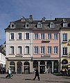 Deutsch: Trier, Hauptmarkt 4, Sternstraße 7: dreigeschossige Barockbauten mit Arkaden; Nr. 4 wohl aus dem letzten Viertel des 18. Jahrhunderts