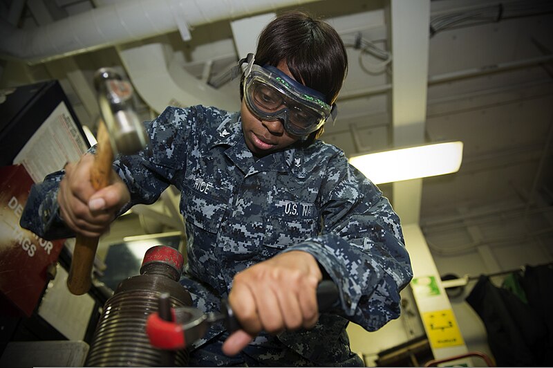 File:U.S. Navy Aviation Support Equipment Technician 3rd Class Brianna Rice removes a ring lock from an aircraft jack aboard the amphibious assault ship USS Kearsarge (LHD 3) in the Gulf of Aden Aug. 7, 2013 130807-N-XZ031-072.jpg