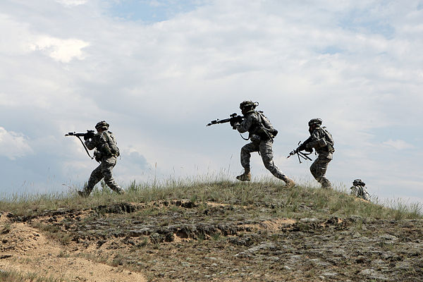 Pennsylvania Army National Guardsmen move forward during an attack at Exercise Saber Strike in Adai, Latvia, June 5, 2013