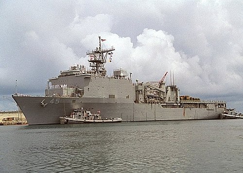 USS Comstock LSD-45.jpg