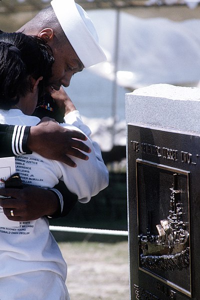 File:USS Iowa (BB-61) turret explosion memorial plaque.jpg