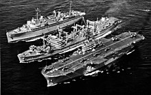 L'USS Mississinewa ravitaille l'Okinawa et le Vulcan en 1962.