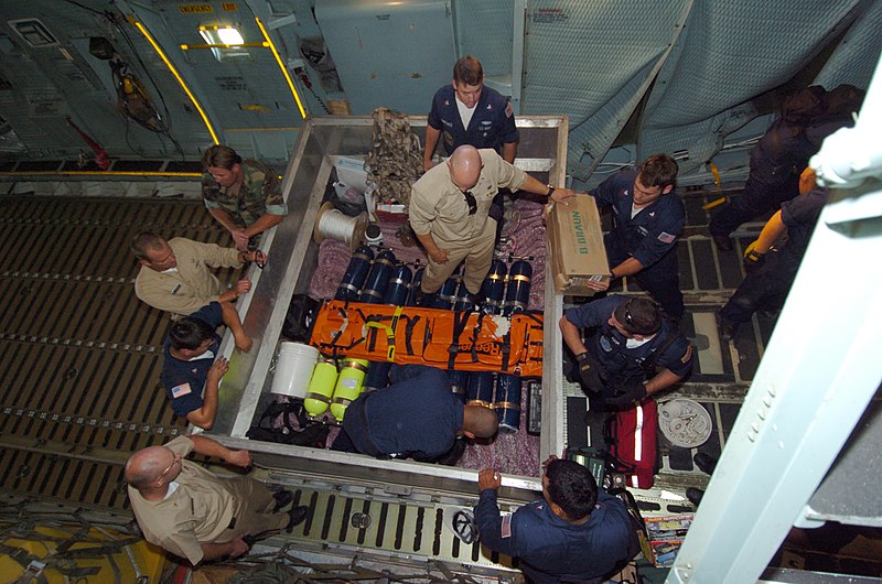 File:US Navy 050805-N-8629M-081 Preparations to deploy ROV Super Scorpio.jpg