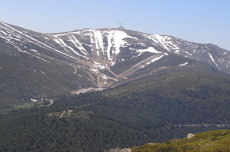 File:Valdesqui y la Bola del Mundo.JPG