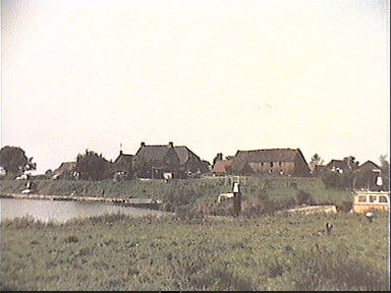 File:Vanaf de andere kant van de haven - Batenburg - 20464312 - RCE.jpg