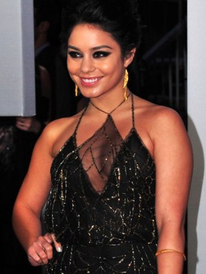 Vanessa Hudgens: Biographie, Image publique, Théâtre