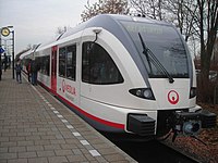 ​ ​ ​ Wit als basis met een rode/grijze lijn aan de onderkant van de trein