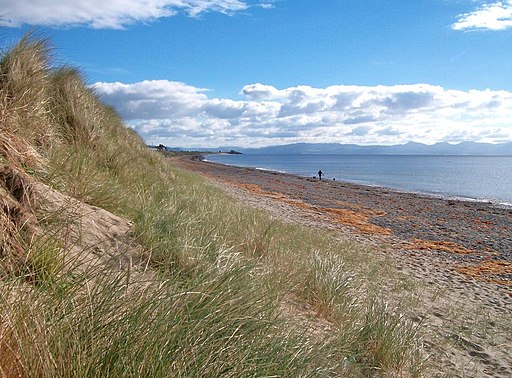 View eastwards along the beach - geograph.org.uk - 2086713