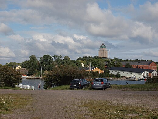 View from Länsi-Mustasaari to Pikku-Mustasaari