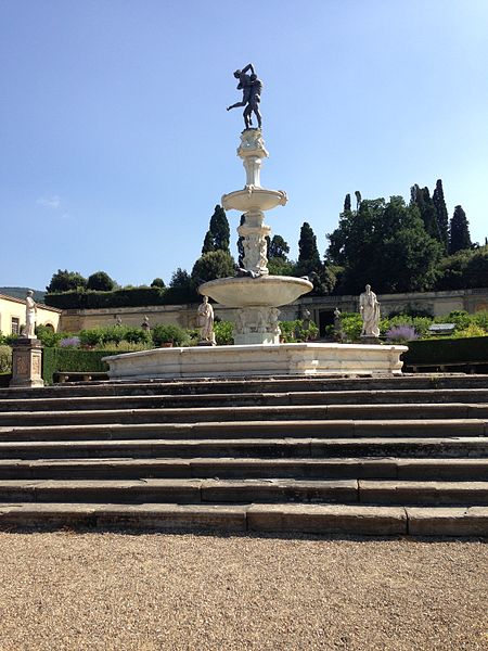 File:Villa di Castello - Hercules Fountain.jpg