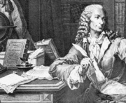 Voltaire à son bureau