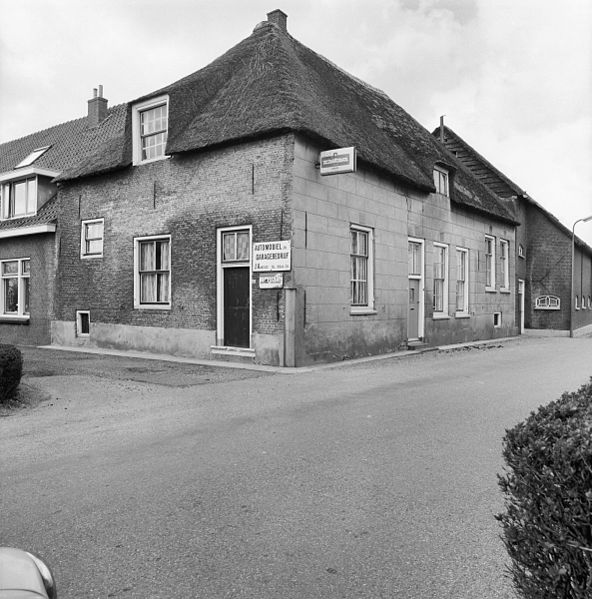 File:Voorgevels - Molenaarsgraaf - 20159871 - RCE.jpg