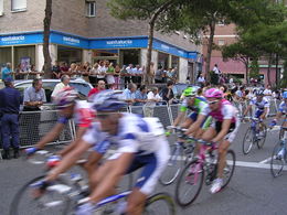 Vuelta_ciclista_Peloton.JPG