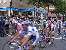 Vuelta ciclista Peloton.JPG