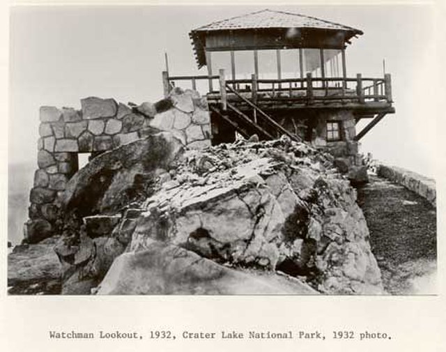 File:Watchman_Lookout_at_Crater_Lake_National_Park_2C_1932.jpg