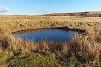 Старый кратер от бомбы historic=bomb_crater