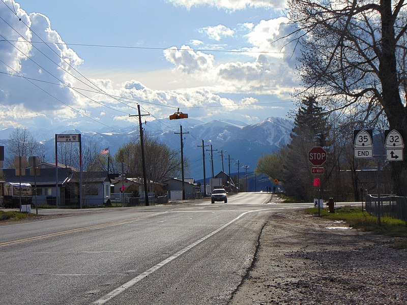 File:West at the SR-32 & SR-35 junction in Francis, Utah, Apr 16.jpg