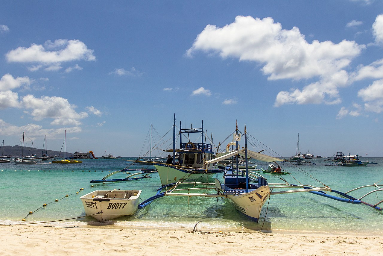 White sand beach, Boracay Island - panoramio