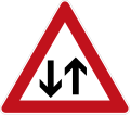 Sign 125 Oncoming traffic