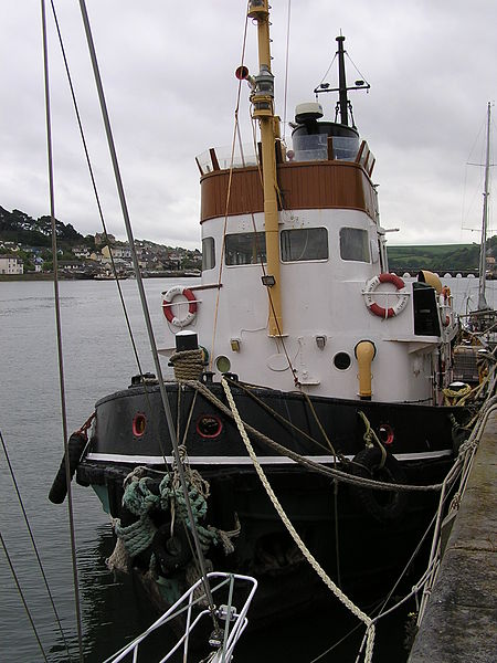 File:'St Mawes', former Thames Tug 'Ionia' (1959) River Torridge, Bideford 2.6.2005 P6020055 (10511073113).jpg