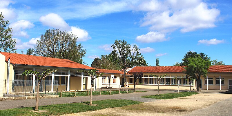 File:École de Bernac-Debat (Hautes-Pyrénées) 1.jpg