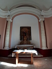 Le chœur et le retable.