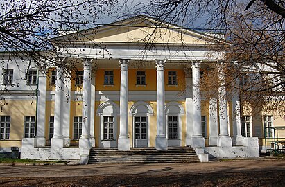 Portico centrale della tenuta Stroganov