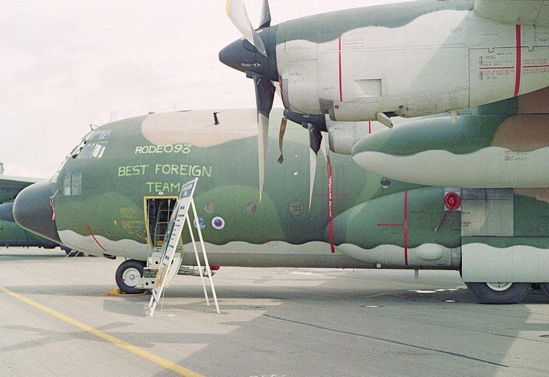 File:16804 Lockheed C-130H Hercules (L-382) (cn 382-4777) Portuguese Air Force, RIAT 1993. (6952462414).jpg