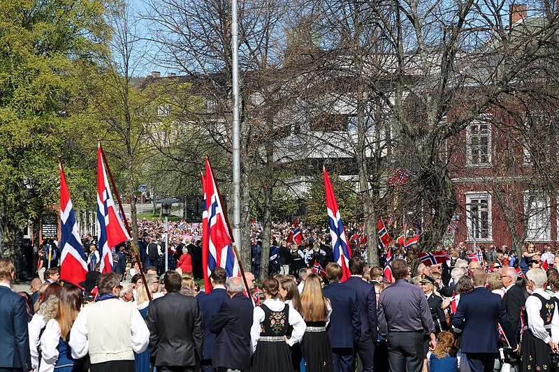 File:17. mai Gjøvik 2019 01.jpg