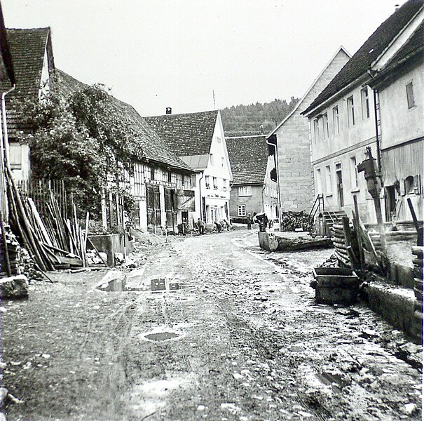 File:1950 Veringenstadt Ortsbild vor der Straßensanierung.jpg