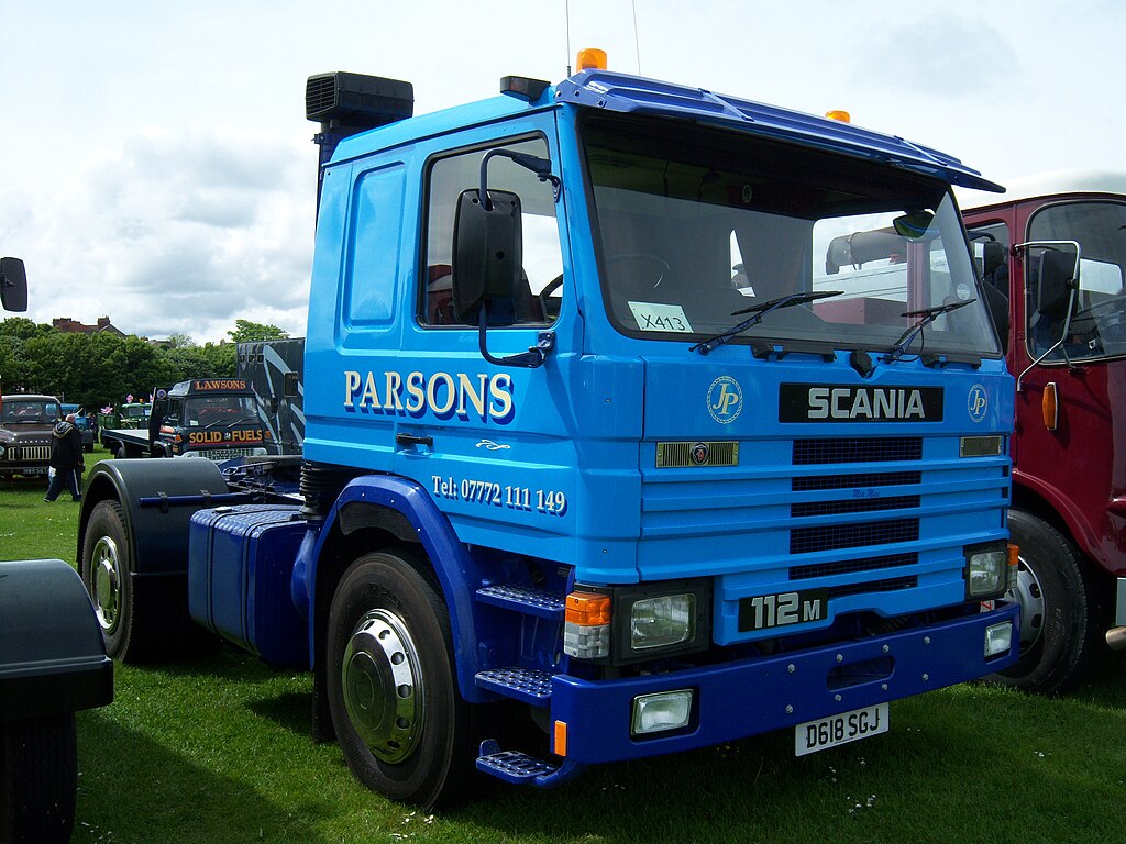 Scania Serie 2 1024px-1986_Scania_112M_%28D618_SGJ%29_tractor_unit%2C_2012_HCVS_Tyne-Tees_Run