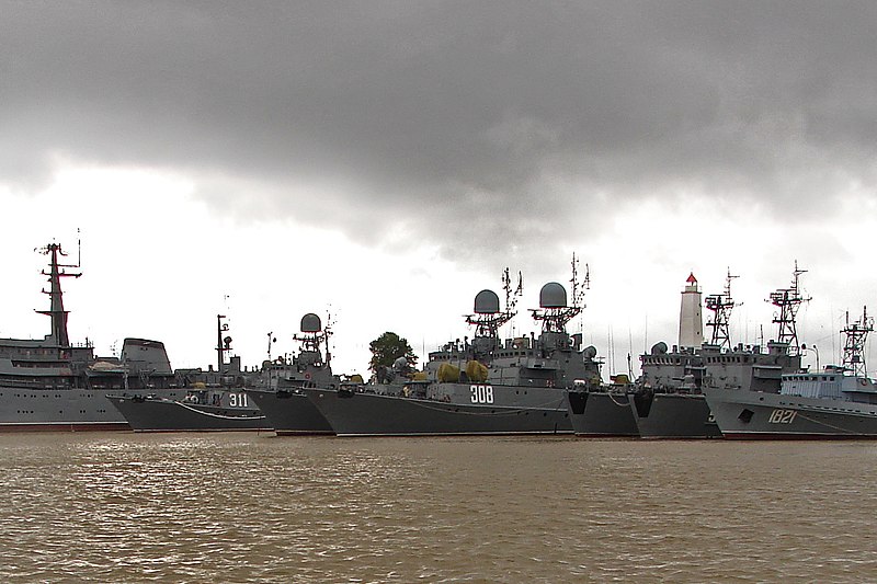 File:2007 Кронштадт, южное побережье Военная гавань DSC01218.jpg