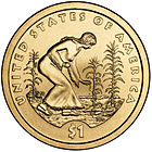Den första indianamerikanska dollarn (vänster), utfärdad 2009, som representerar jordbruket och 2016 års omvända design, som firar indianska kodpratare under första världskriget och andra världskriget.