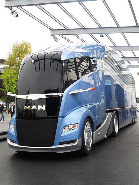 File:2012 MAN Concept truck with Krone Aeroliner. Front view. Spielvogel.JPG