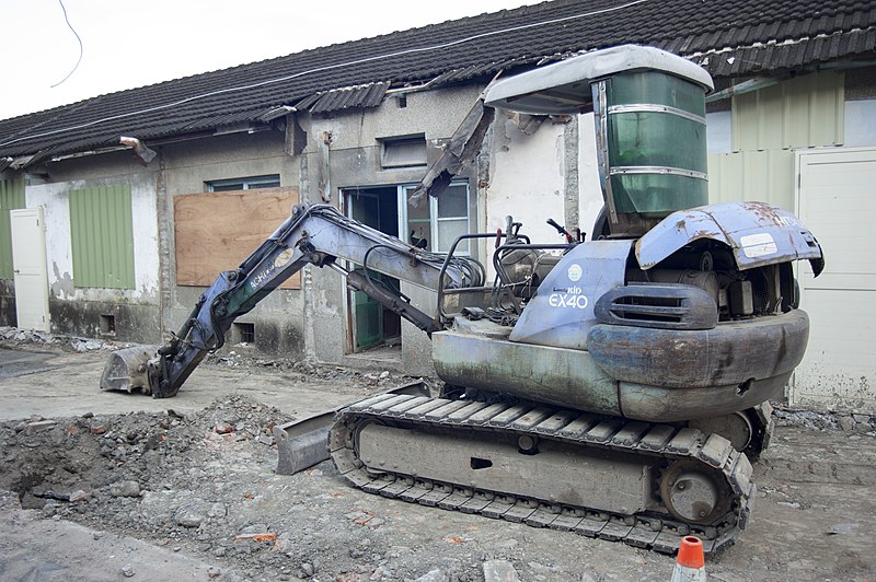 File:2018-05-27 a Hitachi excavator in Taiwan.jpg