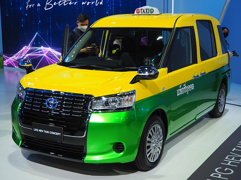 File:2023 Toyota JPN Taxi Takumi LPG HEV Taxi Concept (THAI Taxi).jpg