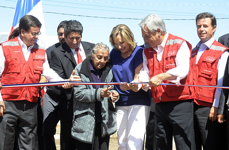 File:23-02-2012 Entrega de conjuntos habitacionales en Los Ángeles (6924143881).jpg