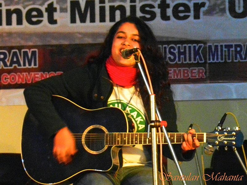 File:A performer in Zeitgeist 2013-14 at Lucknow Christian College - Flickr - Dr. Santulan Mahanta.jpg
