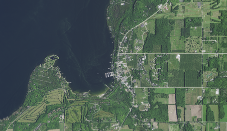Aerial view of most of the village of Egg Harbor and part of the adjacent town of Egg Harbor in Door County, Wisconsin 2020 (cropped).png