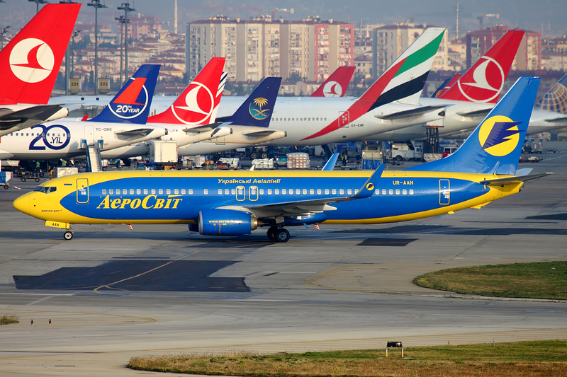 File:AeroSvit Airlines Boeing 737-800 UR-AAN IST 2012-11-25.png